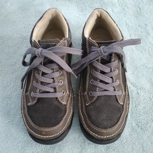 SwissGear Shoes for a Boy Size 2